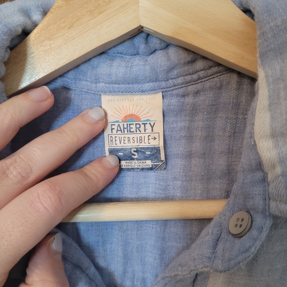 Faherty Women's Soft Twill Organic Cotton Reversible Shirt - Picture 3 of 5